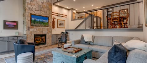 Télévision, cheminée