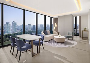 Two-Bedroom Executive King Suite with Lake View | Lake view