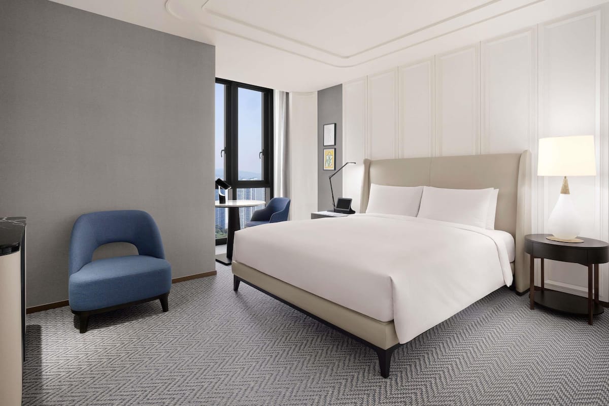 奢華客房, 1 張特大雙人床 | 高級寢具、羽絨被、客房內保險箱、遮光布/窗簾