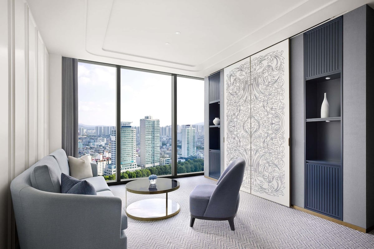 Prestige Suite with Club Millésime Access, 1 King Size Bed, Lake View