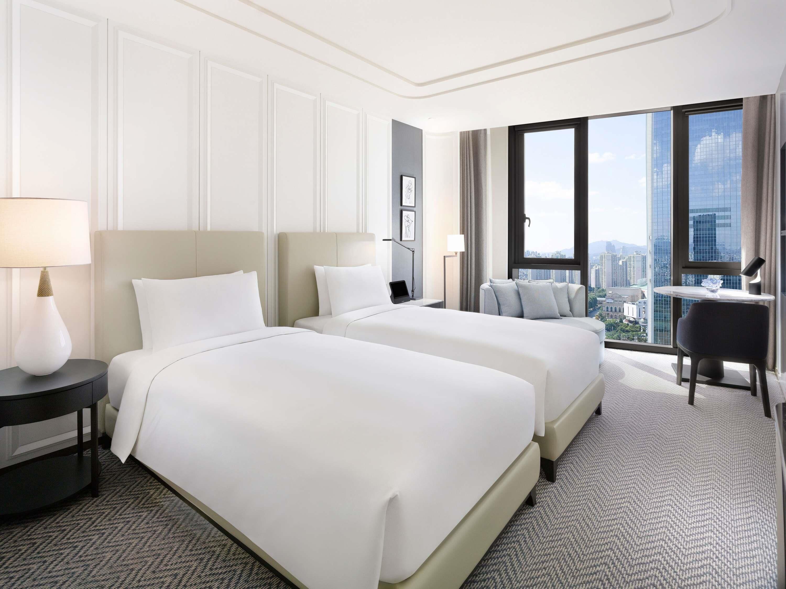 Luxury Lake room, 2 twin beds, Lake view | Ropa de cama de alta calidad y edredón 