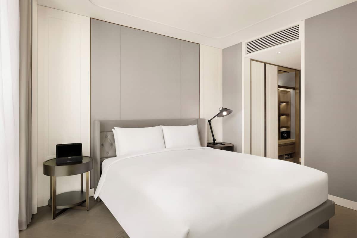 1 Bedroom Deluxe Suite with 1 King Size Bed | 1 bedroom, premium bedding, down duvets, in-room safe