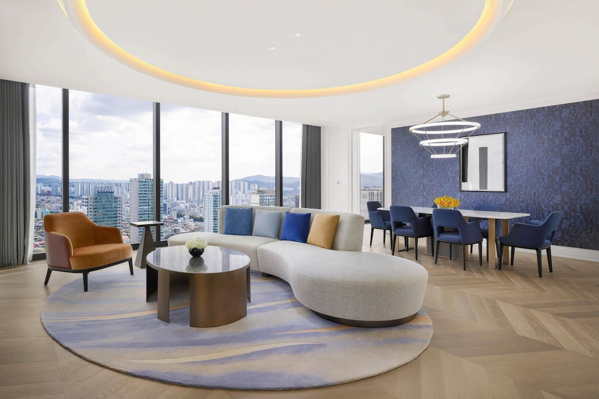 Opera Suite with Club Millésime Access, 1 King Size Bed, Lake View | 1 bedroom, premium bedding, down duvets, in-room safe