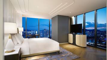 Opera Suite with Club Millésime Access, 1 King Size Bed, Lake View | Premium bedding, down comforters, in-room safe, blackout drapes