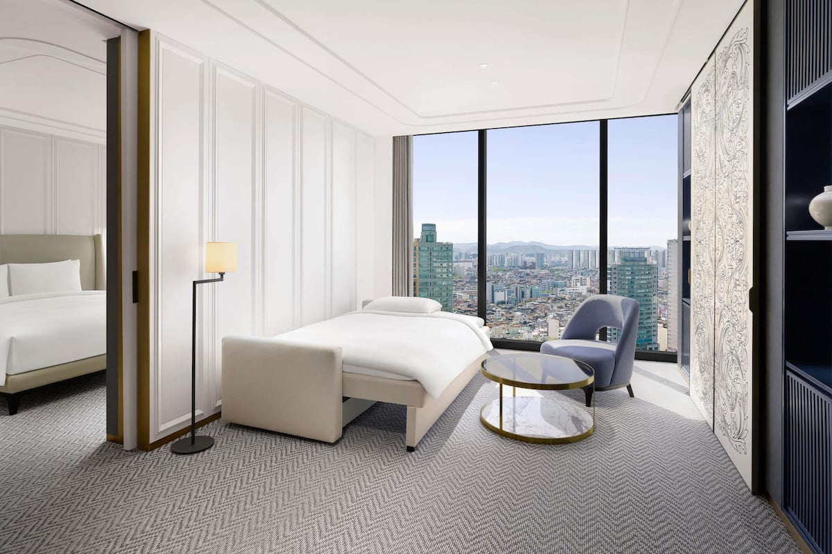 Prestige Family Suite with 1 King and 1 Sofa Beds, Lake View