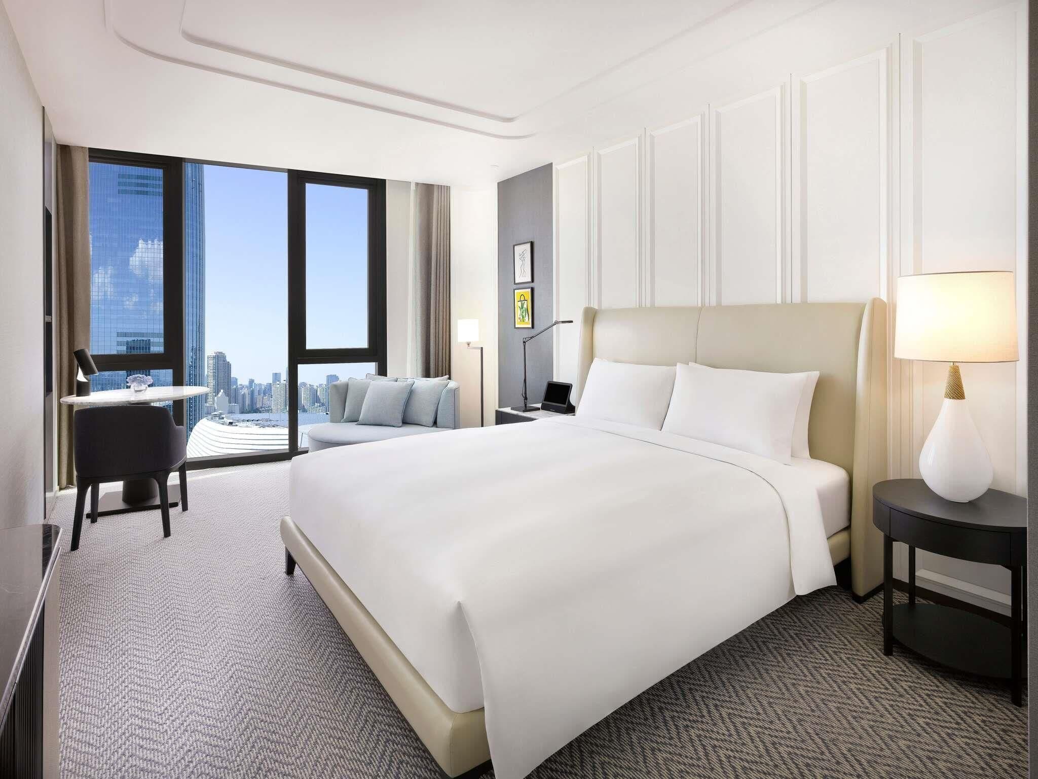 Club Luxury Room with Club Millésime Access, 1 King Size Bed, Lake View