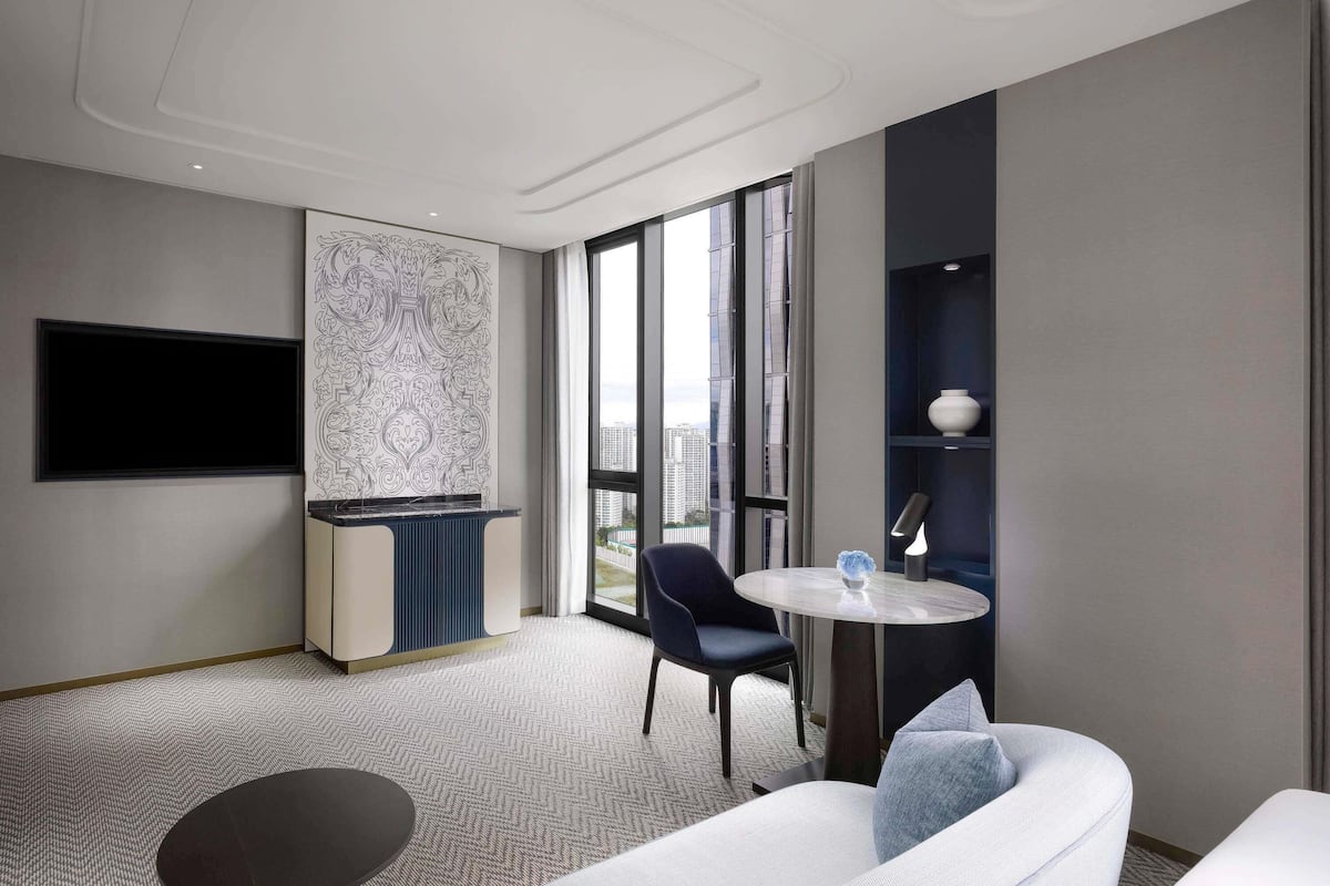 Magnifique Room with 1 King Size Bed