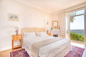 5 bedrooms, desk, iron/ironing board, free WiFi