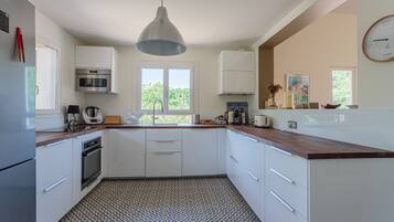 Fridge, microwave, oven, dishwasher