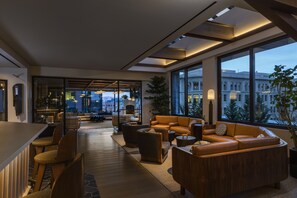 Serves lunch and happy hour - Thompson Denver, by Hyatt (Denver)