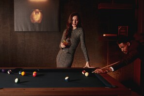 Serves lunch and happy hour