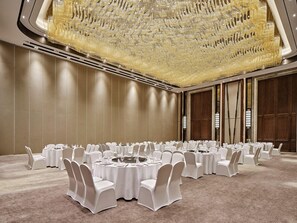 Unclassified image, 4 of 93, button - Hualuxe Suzhou Bay Hot Spring Resort, an IHG Hotel (Suzhou)