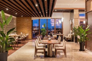 Dining - Hualuxe Suzhou Bay Hot Spring Resort, an IHG Hotel (Suzhou)