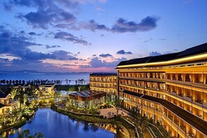 Exterior - Hualuxe Suzhou Bay Hot Spring Resort, an IHG Hotel (Suzhou)