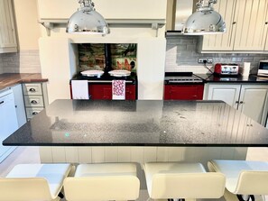 Villa | Cucina privata | Frigorifero, microonde, forno, piano cottura