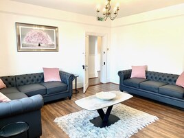 别墅 | 客厅 | 30-英寸电视（配备数码频道）