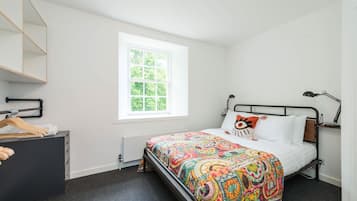 3 chambres, fer et planche à repasser, Wi-Fi, draps fournis