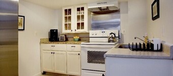 Private Apt  1 Bedroom Hi-Speed Internet, DC Metro.