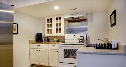 Private Apt 1 Bedroom Hi-Speed Internet, DC Metro.