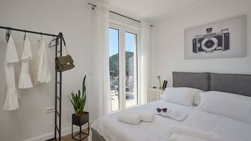 Huoneisto (Two Bedroom Apartment with Terrace) | 2 makuuhuonetta, vauvansängyt