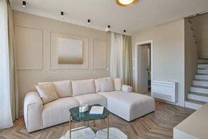 Lejlighed (Two Bedroom Apartment with Terrace) | Stue | 25-tommers tv med satellitkanaler