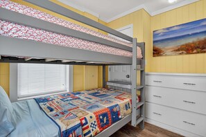 2 bedrooms, WiFi, bed sheets - Relaxing Ground-Floor Escape in Holly Ridge (Topsail Beach)