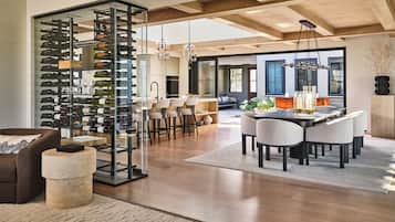 Room, 4 Bedrooms (Vineyard Home) | Living area