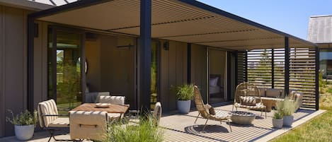 Egyptian cotton sheets, premium bedding, minibar, in-room safe