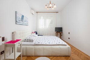 1 bedroom, iron/ironing board, WiFi, bed sheets