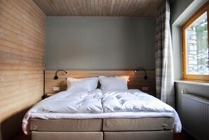 Kamar Double atau Twin Klasik | Seprai premium, selimut bulu angsa, Wi-Fi gratis, dan seprai linen