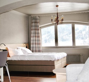 Comfort-Studiosuite | Hochwertige Bettwaren, Daunenbettdecken, kostenloses WLAN, Bettwäsche