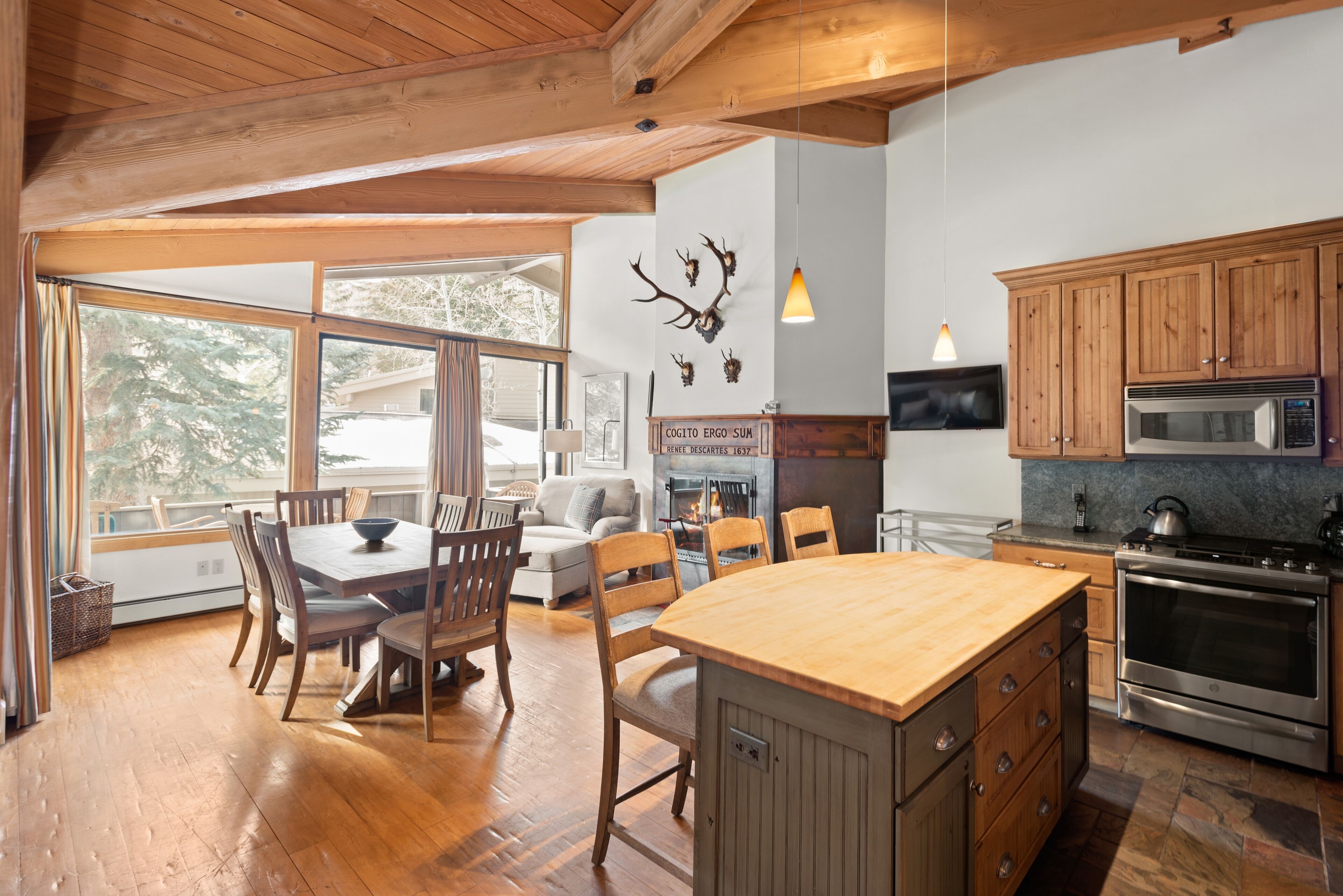 Condo, 2 Bedrooms | Private kitchen | Fridge, oven, stovetop, coffee/tea maker