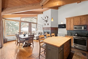 Private kitchen - Deluxe 2 Bedroom Apartments at Resort with Outdoor Pool & Hot Tub (Aspen)