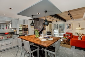 Private kitchen - Deluxe 2 Bedroom Apartments at Resort with Outdoor Pool & Hot Tub (Aspen)