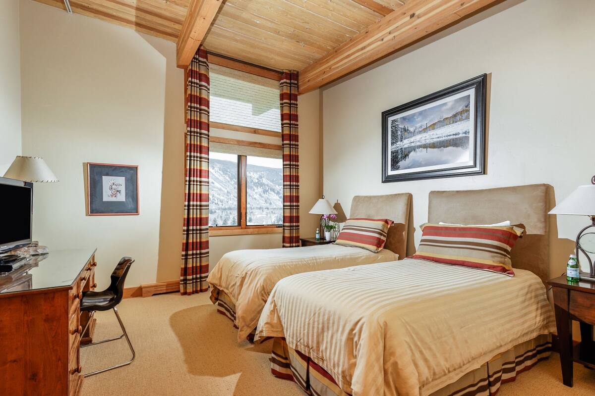 Condo, 2 Bedrooms | Iron/ironing board, free WiFi