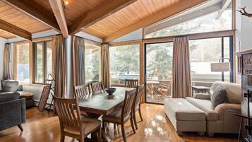 Condo, 2 Bedrooms | Dining