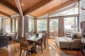 Condo, 2 Bedrooms | Dining