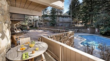Condo, 2 Bedrooms | Outdoor dining