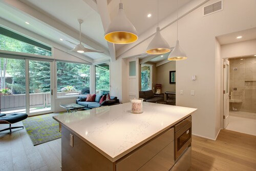 Deluxe 2 Bedroom Apartments at Resort with Outdoor Pool & Hot Tub