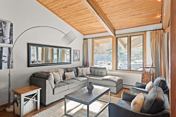 Condo, 2 Bedrooms | Living room