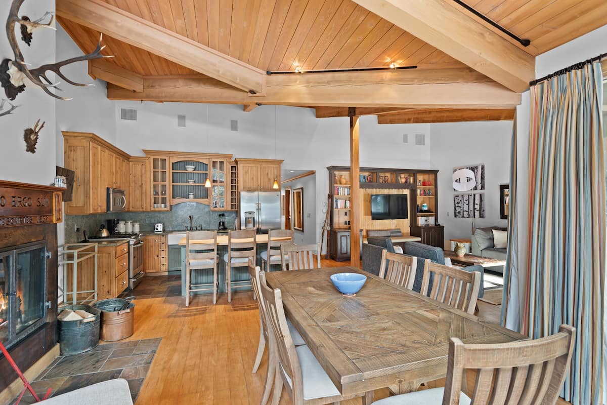 Condo, 2 Bedrooms | Interior