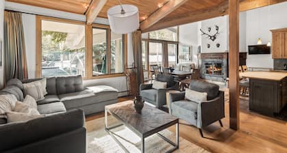 Deluxe 2 Bedroom Apartments at Resort with Outdoor Pool & Hot Tub