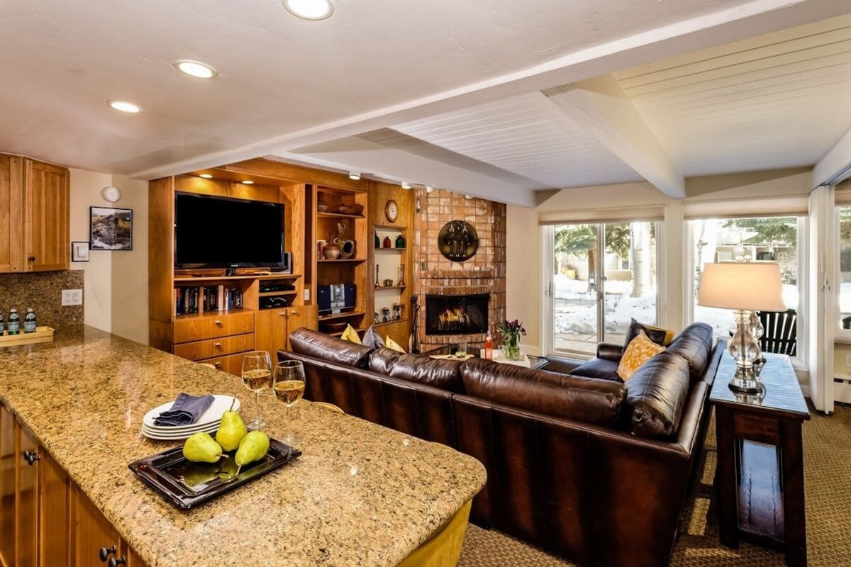 Condo, 2 Bedrooms | Living area