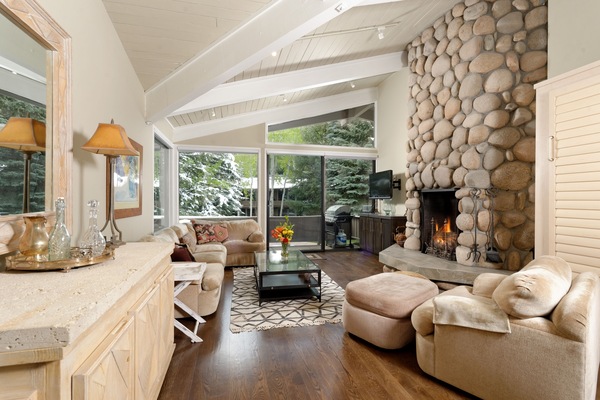 Condo, 2 Bedrooms | Living area