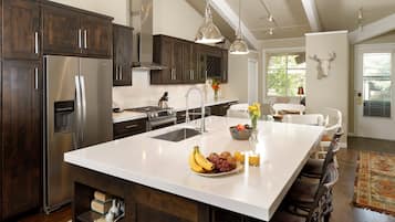 Tủ lạnh, lò nướng, dụng cụ pha cà phê/trà, lò nướng bánh mì