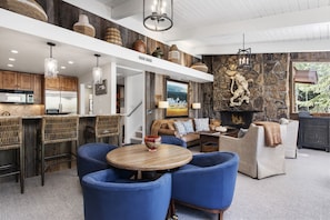 Condo, 3 Bedrooms | Interior