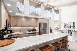 Condo, 2 Bedrooms | Private kitchen