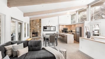 Condo, 2 Bedrooms | Living area