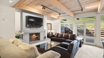 Condo, 4 Bedrooms | Living area | Fireplace