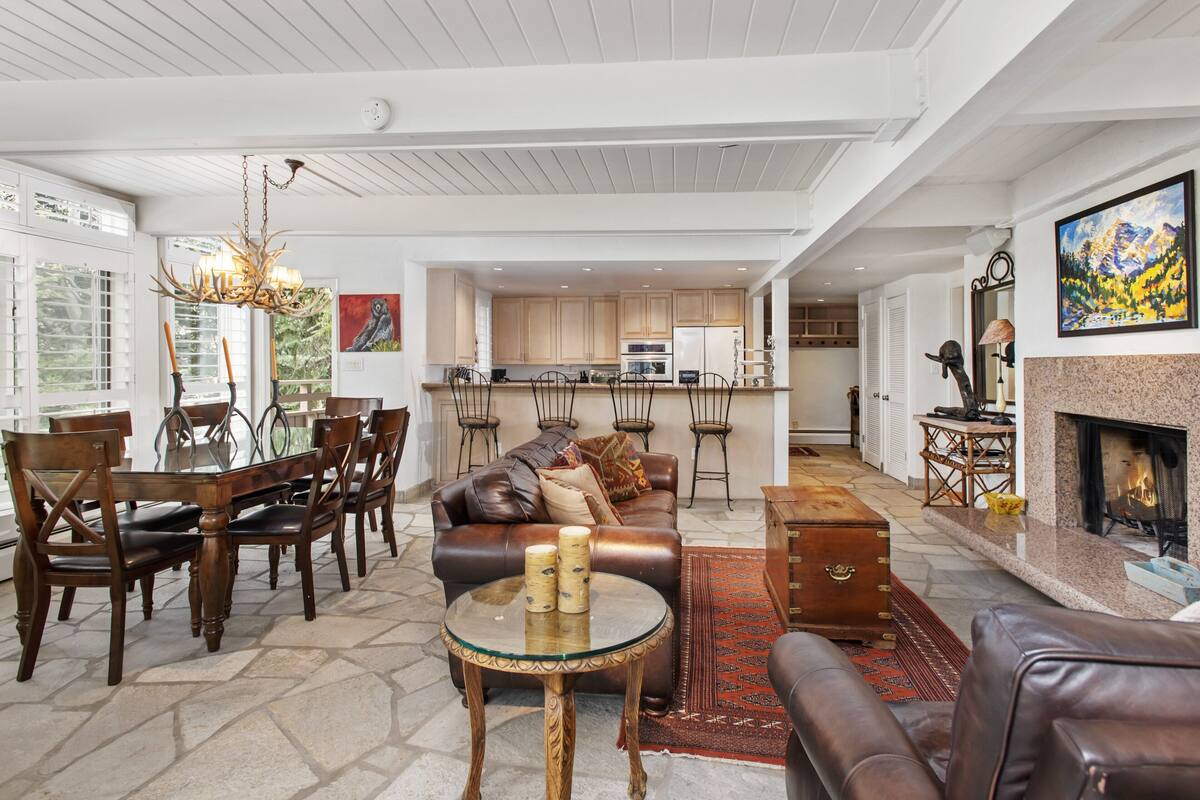 Condo, 3 Bedrooms | Living area | Fireplace
